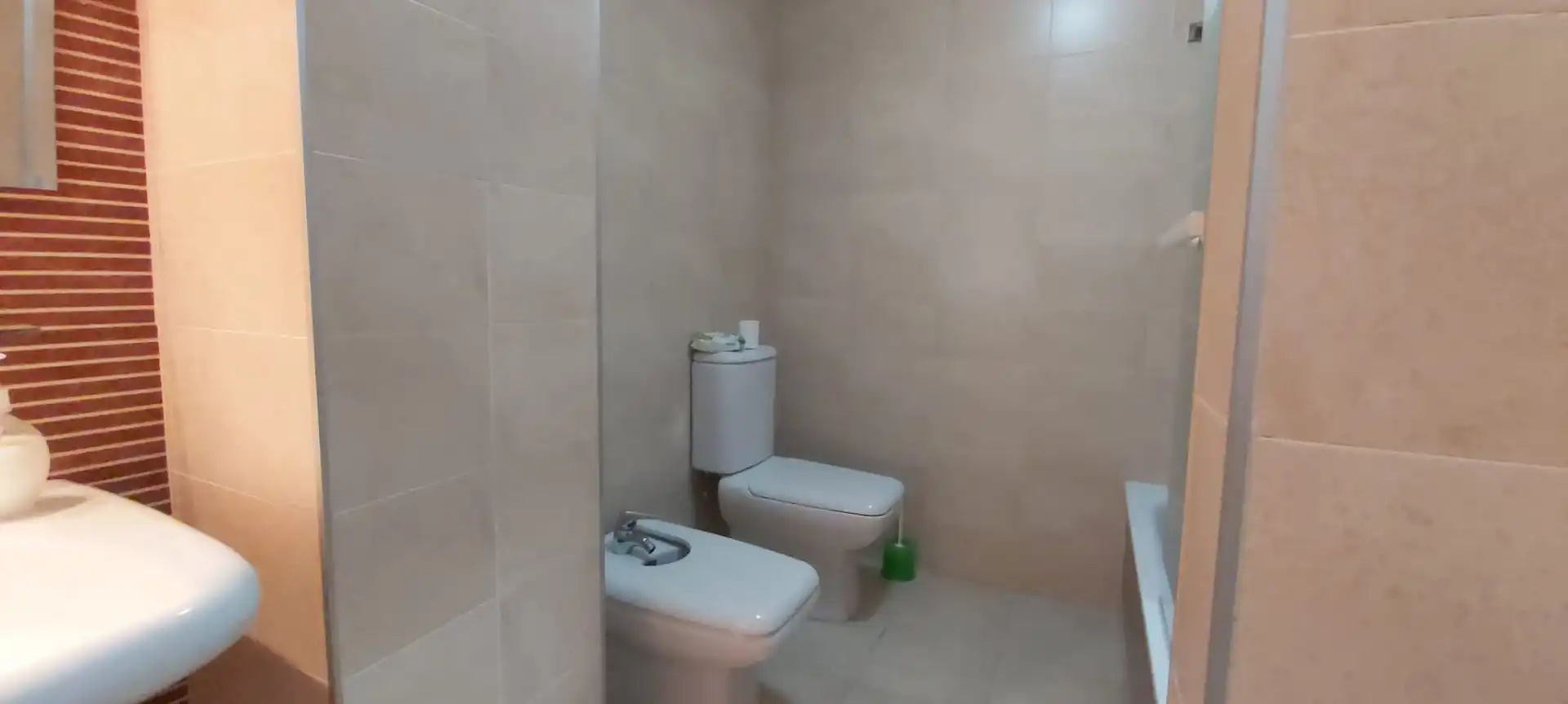 Baño de Apartamento en venta en Algeciras con Trastero, Amueblado y Horno