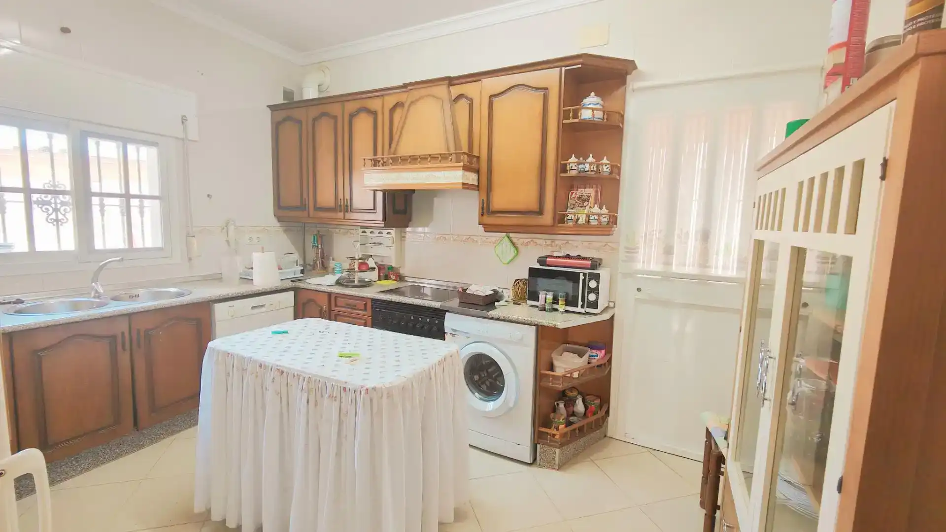 Cuina de Casa o xalet en venda en Sanlúcar de Barrameda amb Aire condicionat