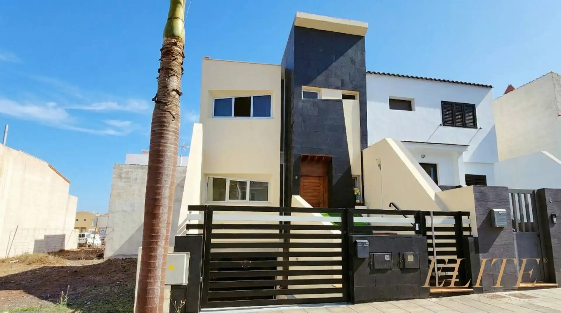 Vista exterior de Casa adosada en venta en Santa Lucía de Tirajana con Aire acondicionado y Terraza