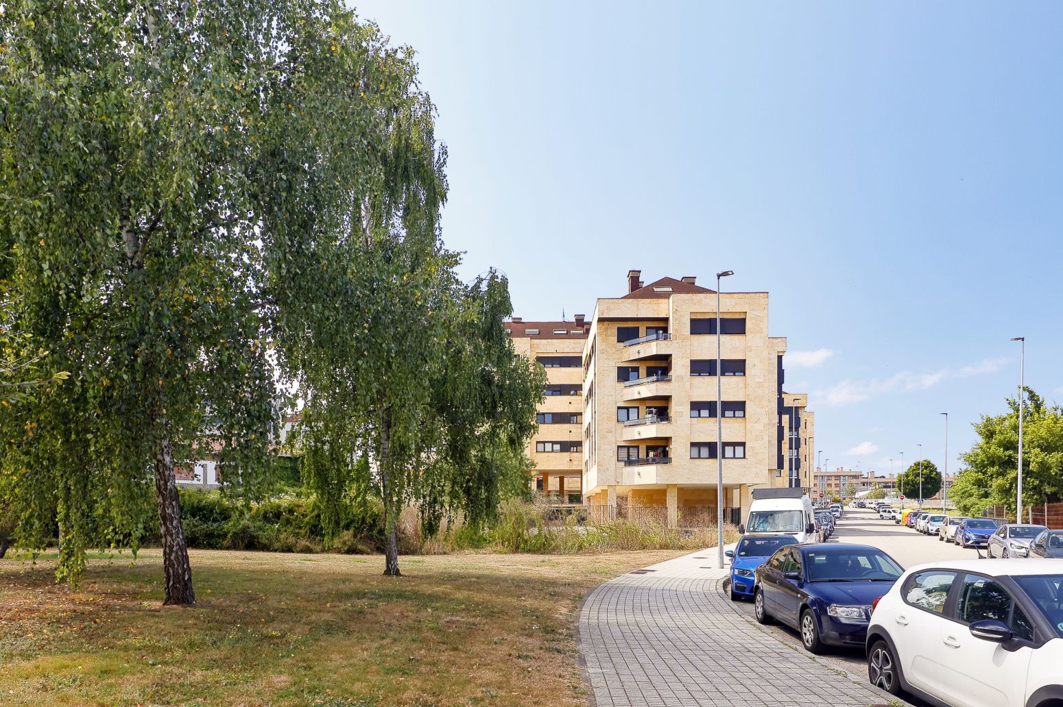 Vista exterior de Pis en venda en Gijón  amb Calefacció, Jardí privat i Parquet