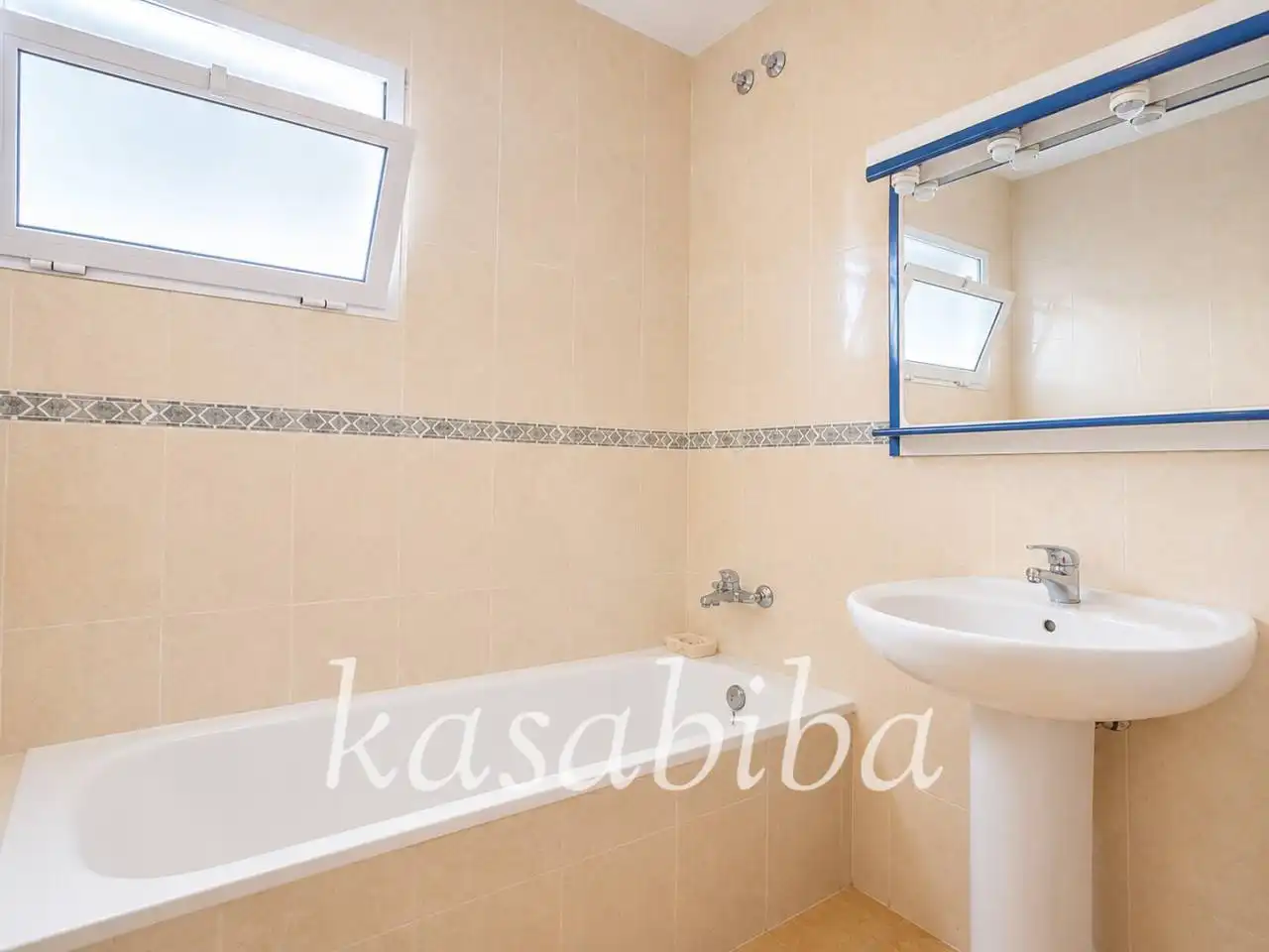 Bathroom of Houses for sale in Godelleta  with Private garden, Terrace and Swimming Pool