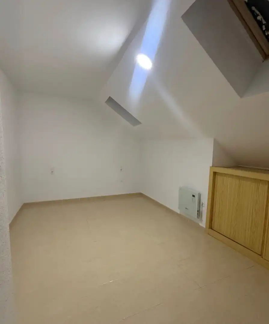 Maisonette zur Miete in Pantoja mit Heizung, Abstellraum und Ofen