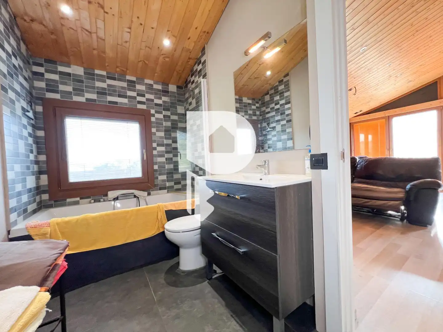 Baño de Casa o chalet en venta en Vallirana con Aire acondicionado, Calefacción y Jardín privado