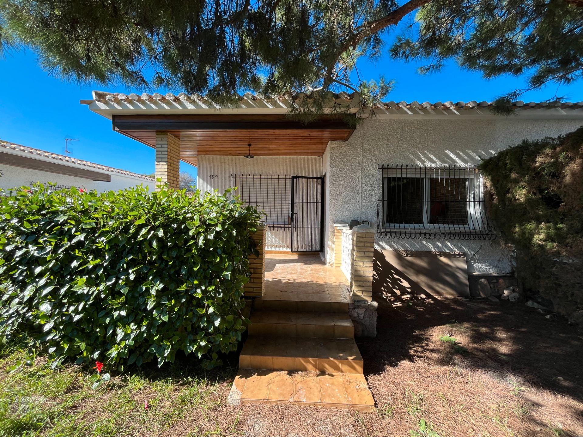 Vista exterior de Casa adosada en venda en Orihuela amb Terrassa, Moblat i Piscina comunitària