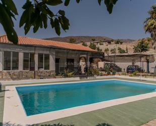 Vista exterior de Finca rústica en venda en Vélez de Benaudalla amb Piscina