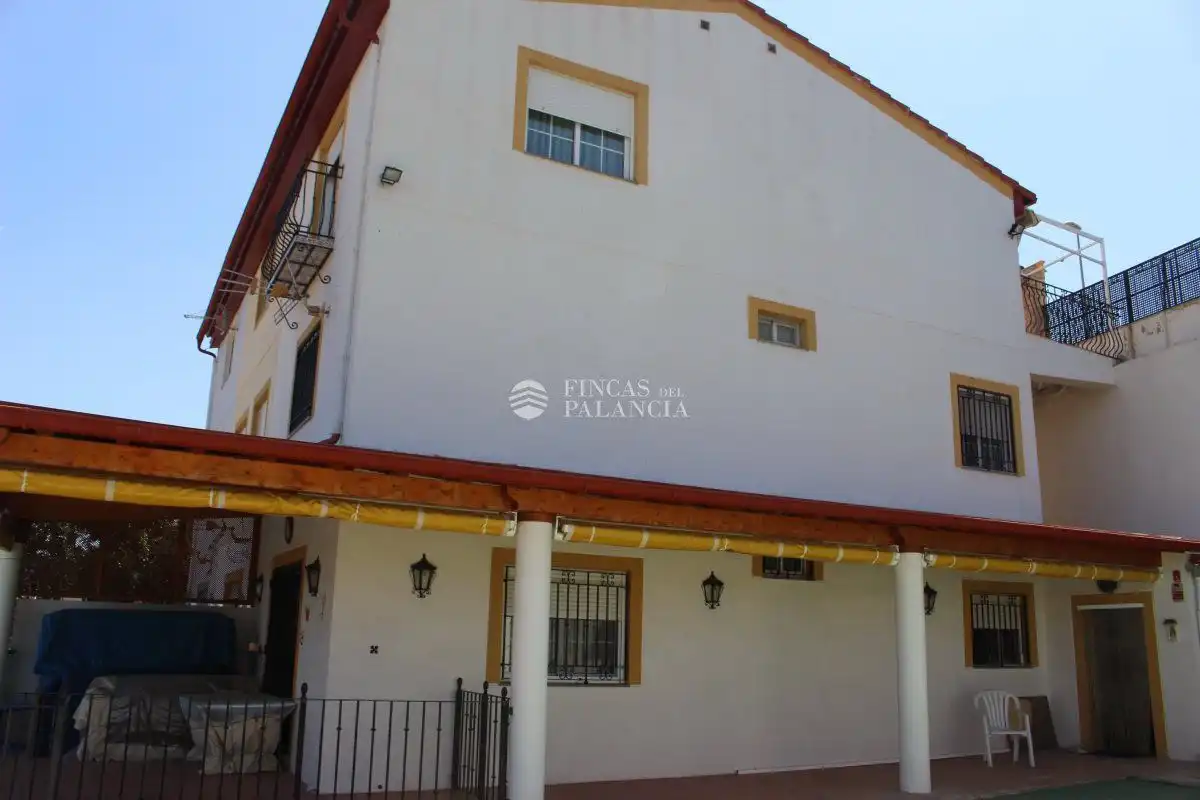 Vista exterior de Casa o chalet en venta en Soneja con Aire acondicionado, Trastero y Piscina