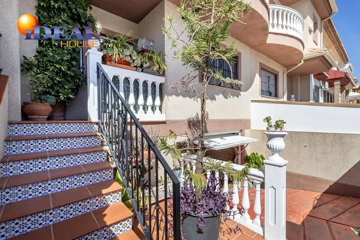 Casa a schiera con terrazza in vendita a Calle de Jerónimo de Rueda 34, imagen 2