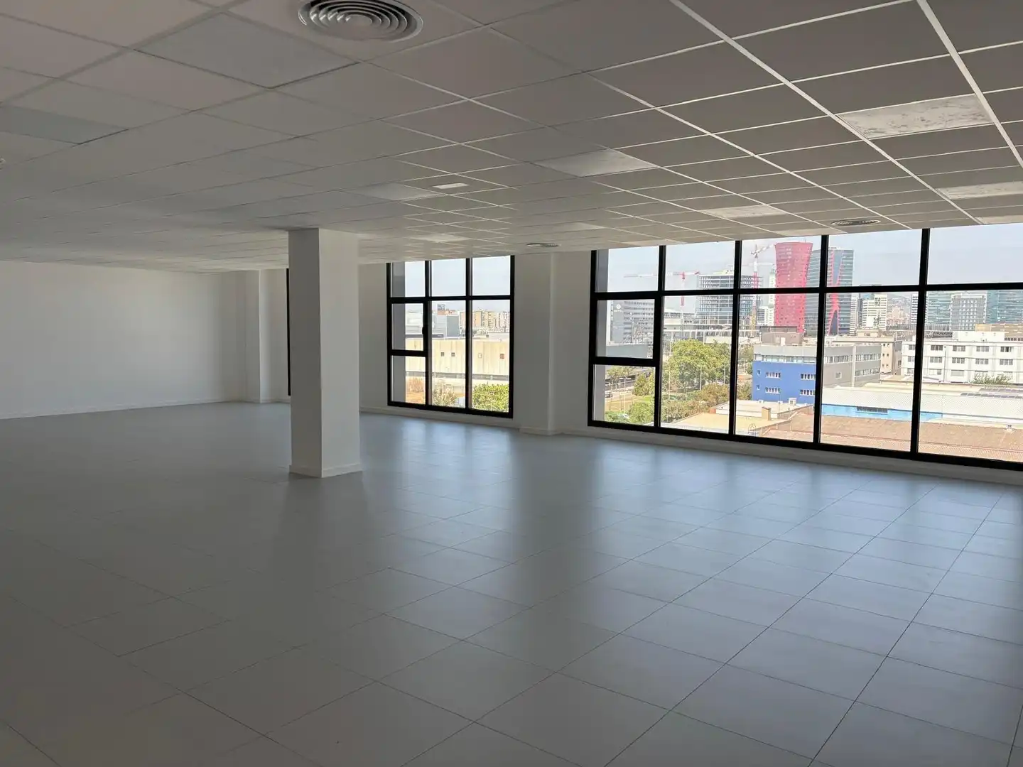Büro zur Miete in L'Hospitalet de Llobregat
