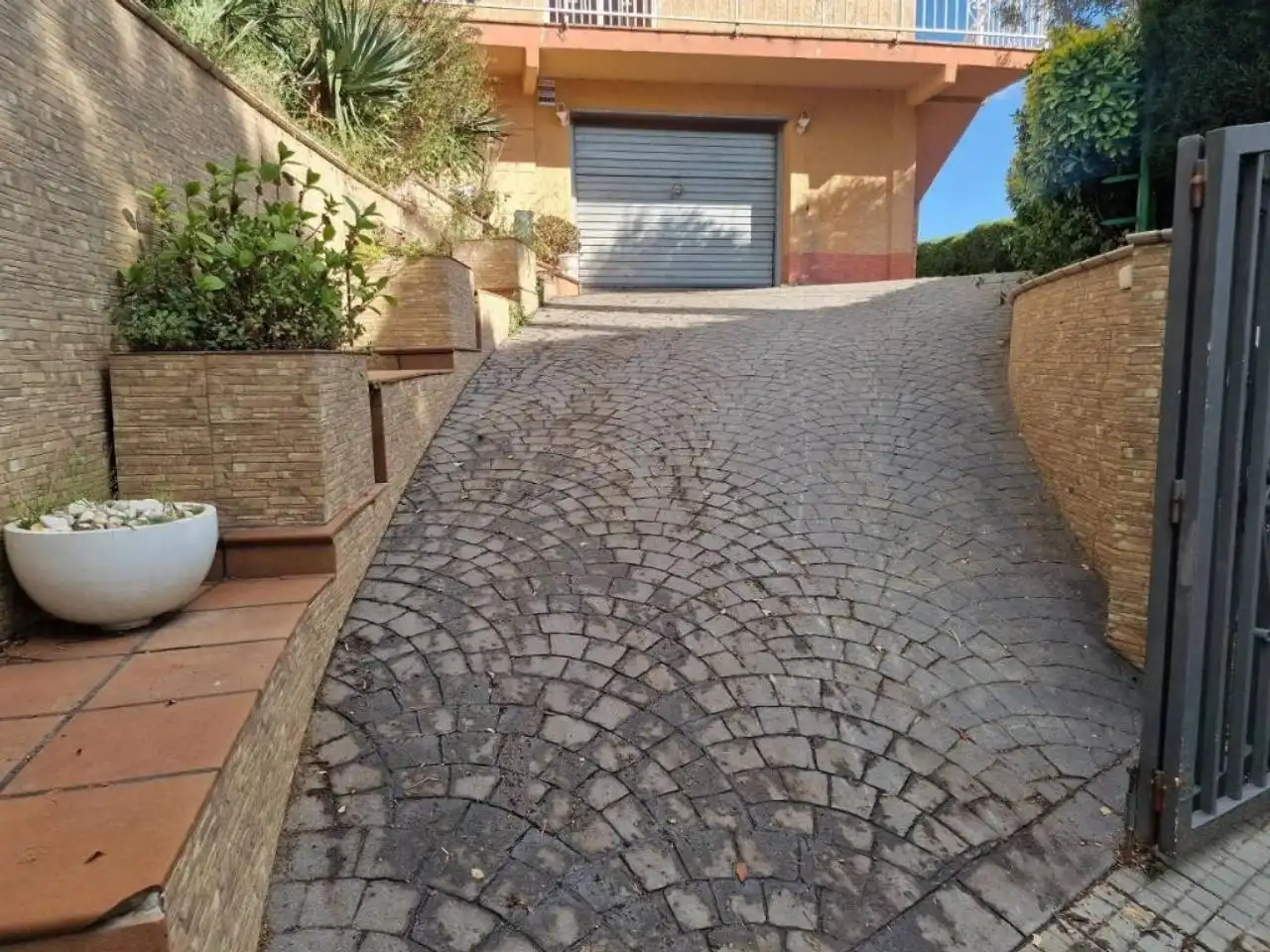 Vista exterior de Casa o xalet en venda en Vilanova del Vallès amb Jardí privat, Terrassa i Balcó