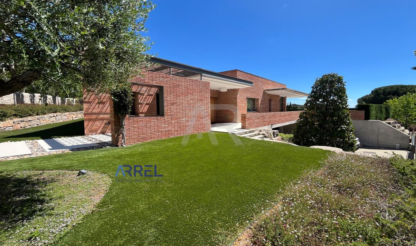 Vista exterior de Casa o xalet en venda en Alella amb Aire condicionat, Jardí privat i Terrassa