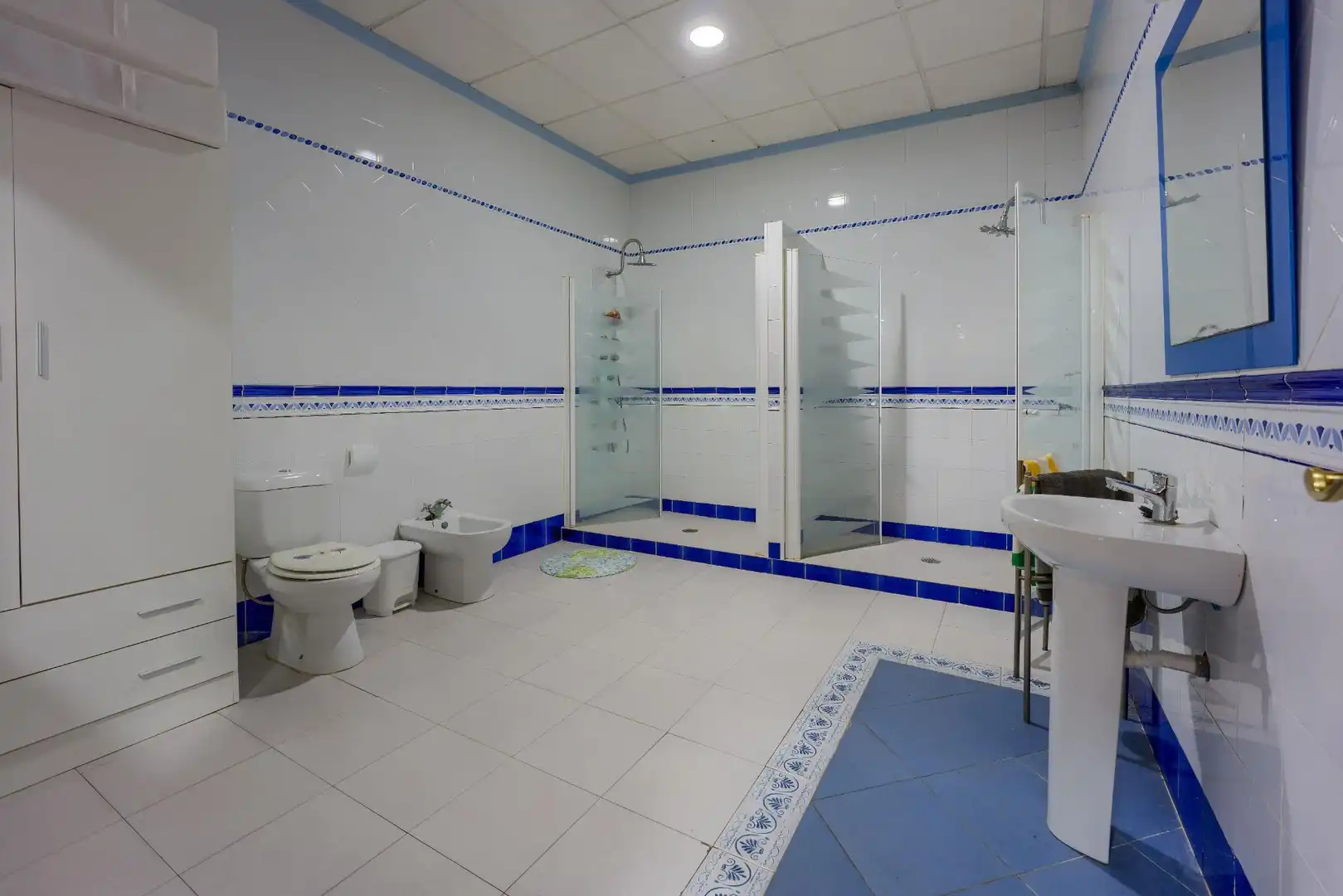 Baño de Casa adosada en venta en La Palma del Condado con Aire acondicionado, Calefacción y Terraza