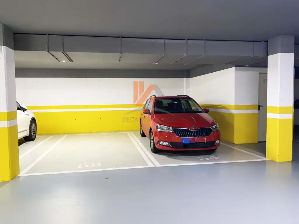 Aparcament de Garatge en venda en Santiago de Compostela 
