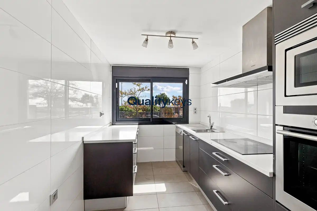 Cocina de Casa o chalet en venta en Madrid con Aire acondicionado, Calefacción y Jardín privado