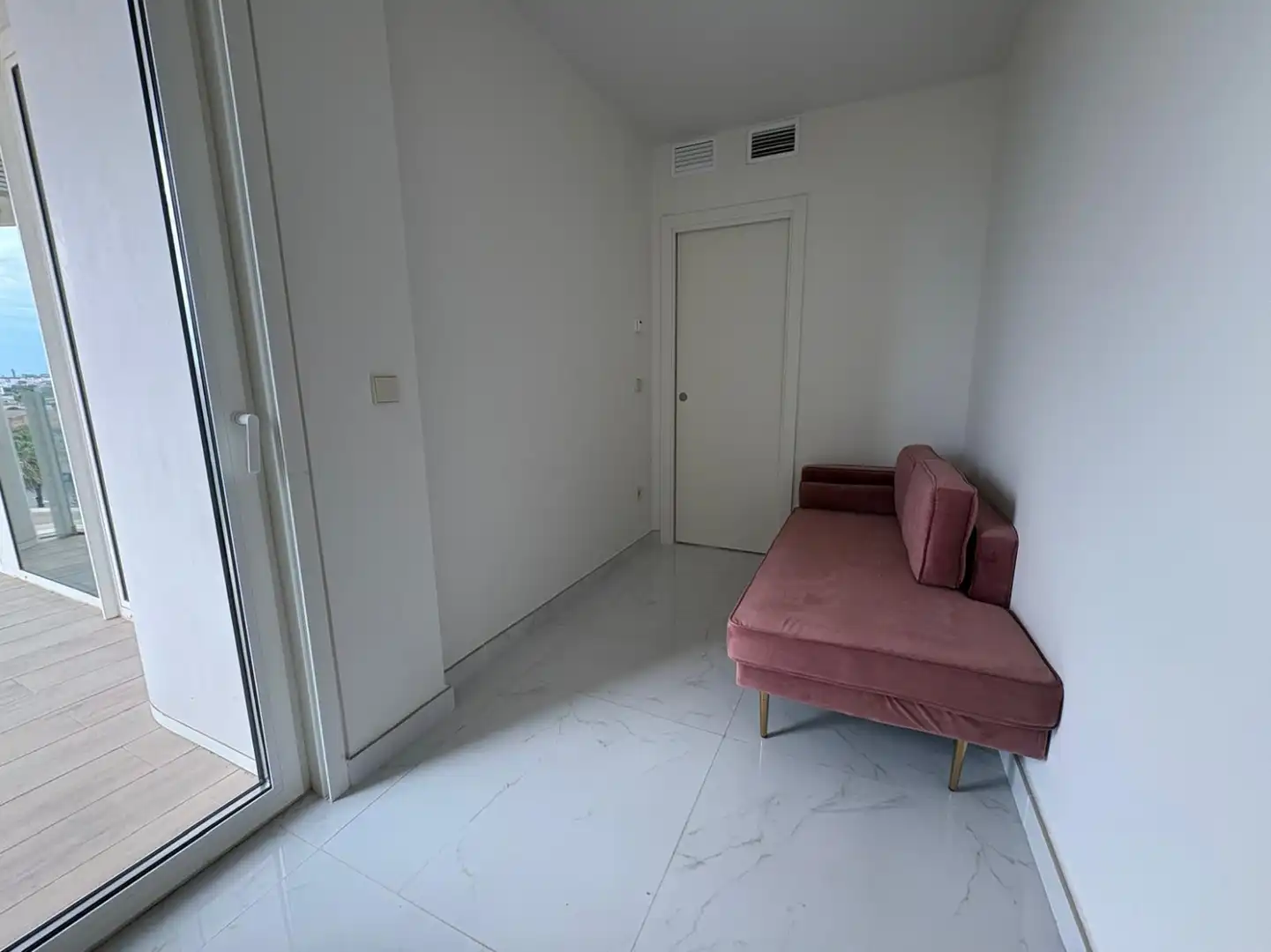 Sala d'estar de Pis de lloguer en Valencia amb Aire condicionat, Calefacció i Jardí privat