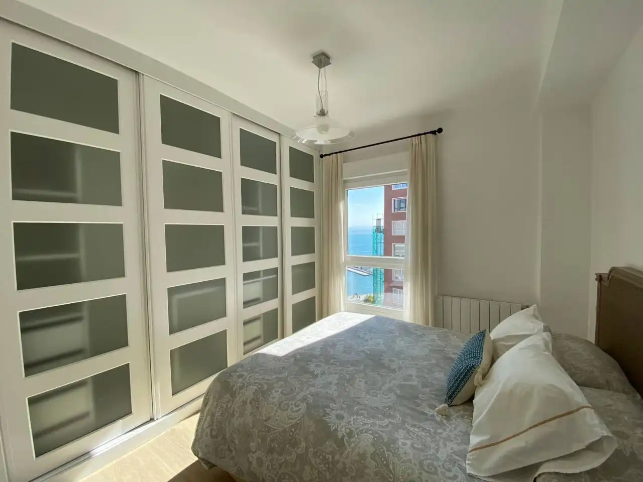 Schlafzimmer von Wohnung zur Miete in Santander mit Heizung und Möbliert