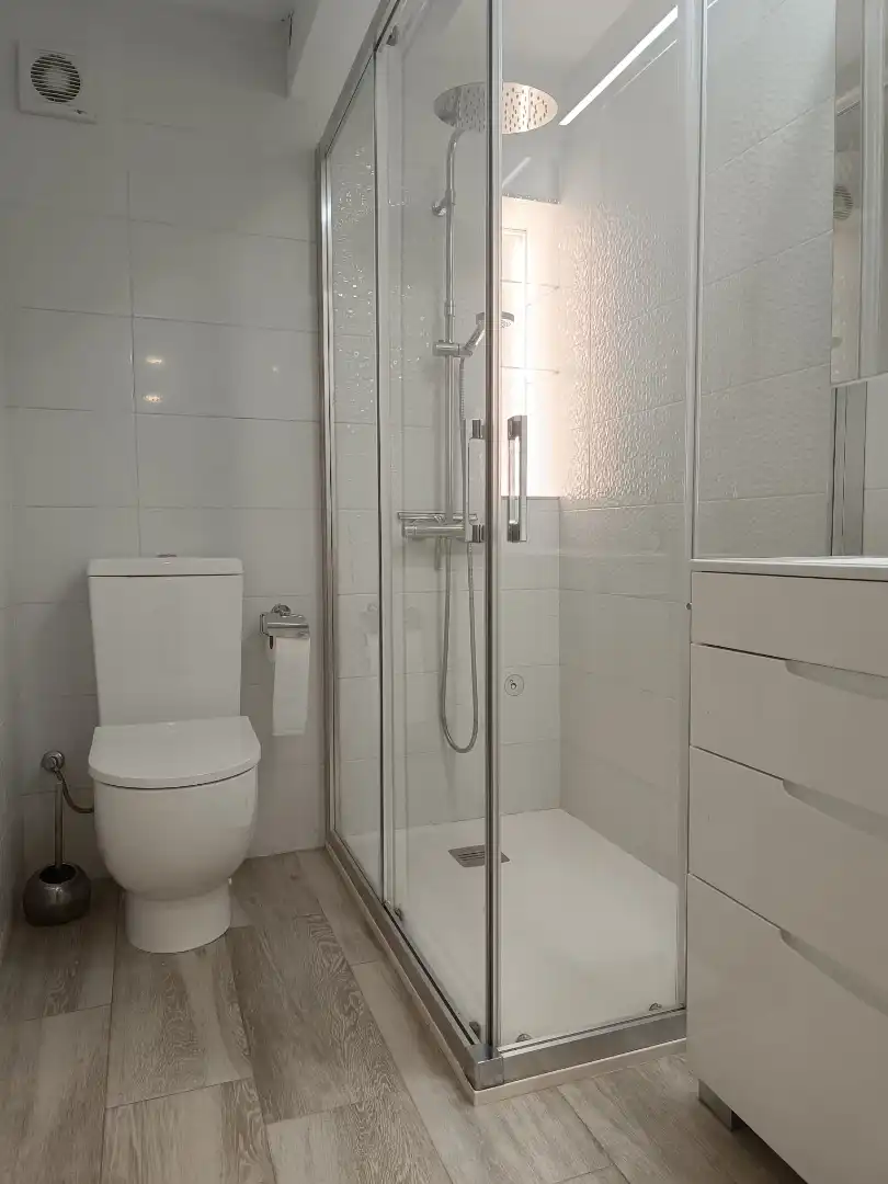 Bathroom of Flat for rent in Gijón   with Heating and Furnished