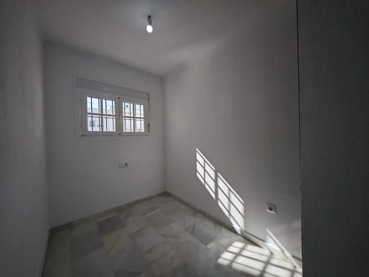 Habitación de Piso en venta en Chiclana de la Frontera con Aire acondicionado y Balcón