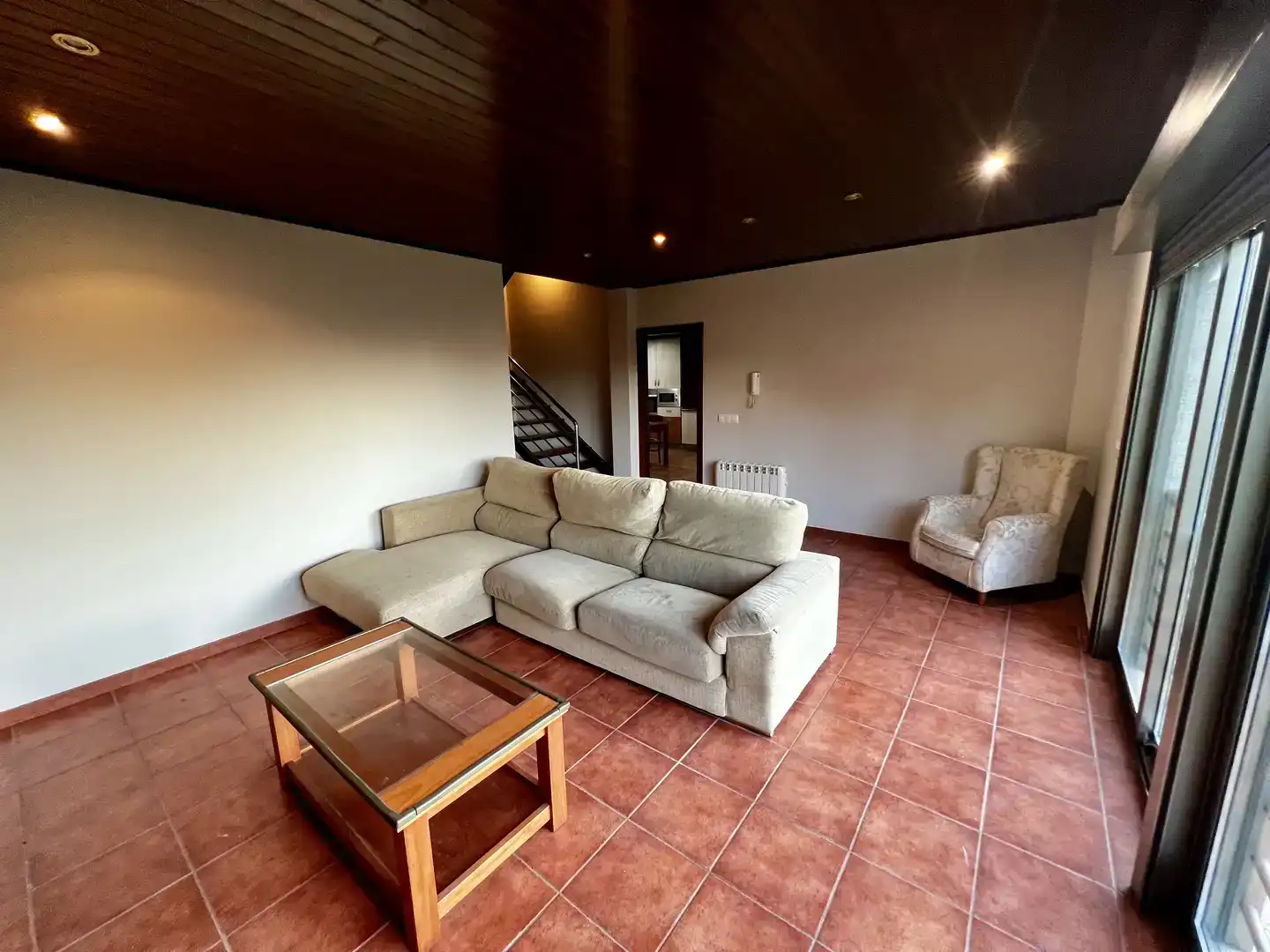 Sala de estar de Piso en venta en Cangas  con Jardín privado, Parquet y Piscina