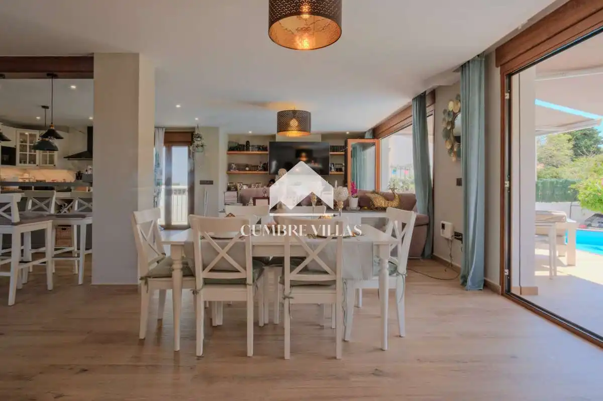 Comedor de Casa o chalet en venta en Almuñécar con Jardín privado, Terraza y Amueblado
