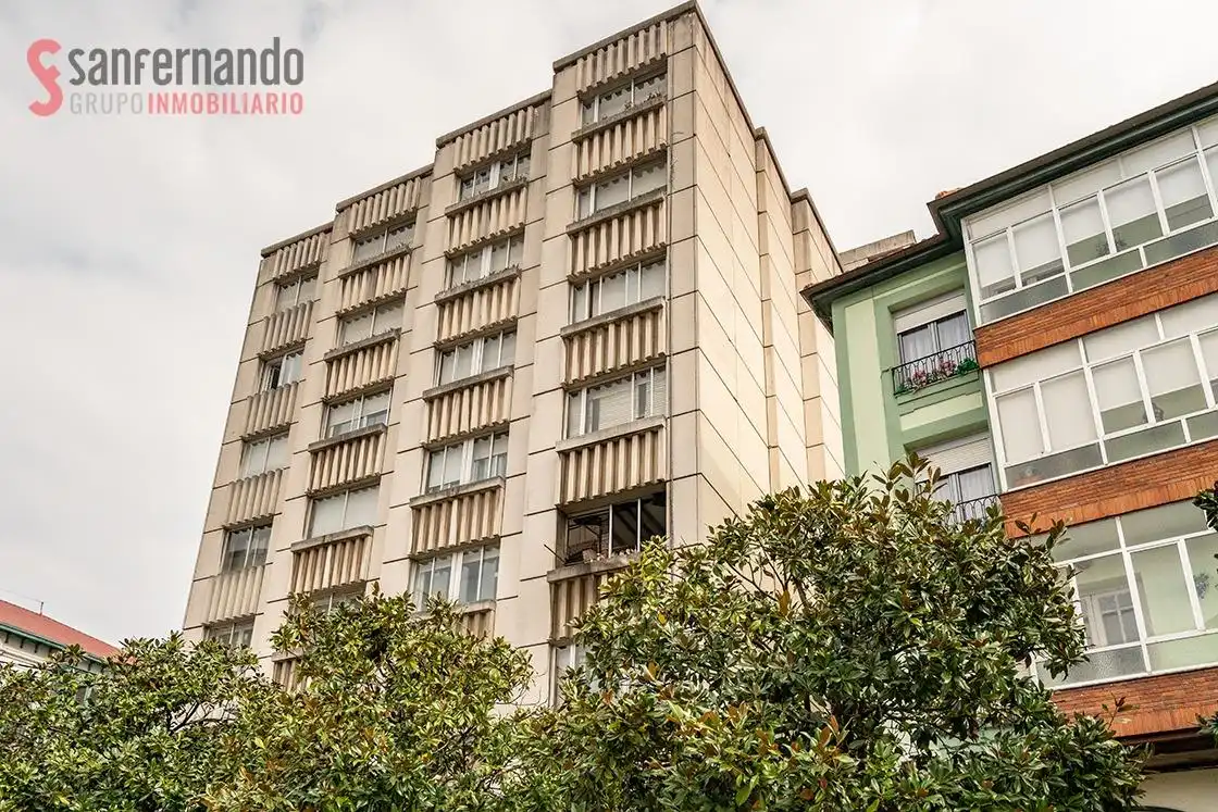 Vista exterior de Piso en venta en Torrelavega  con Parquet