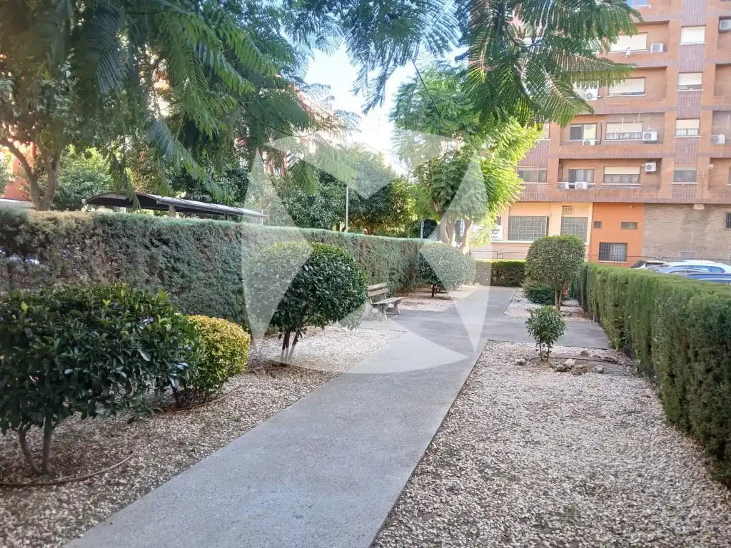 Pis en venda a Avenida Santa Marina, Santa Marina