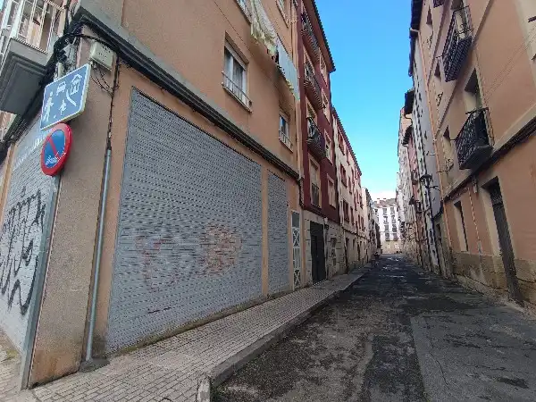 Vista exterior de Pis en venda en  Logroño
