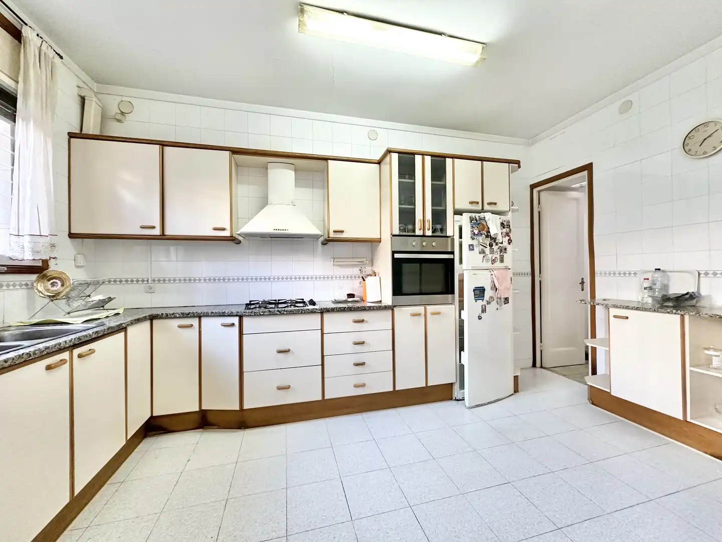 Küche von Einfamilien-Reihenhaus zum Verkauf in El Masnou mit Heizung, Privatgarten und Terrasse