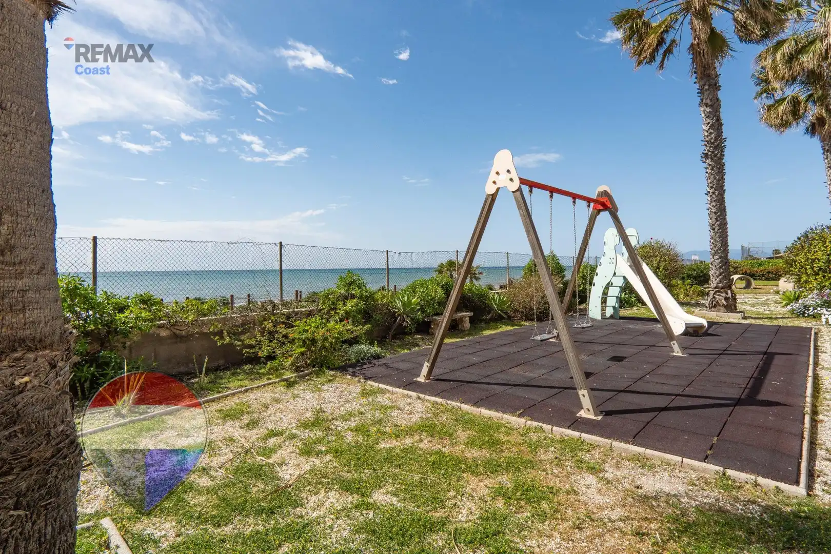 Wohnung zum Verkauf in Rincón de la Victoria mit Privatgarten, Terrasse und Gemeinschaftspool