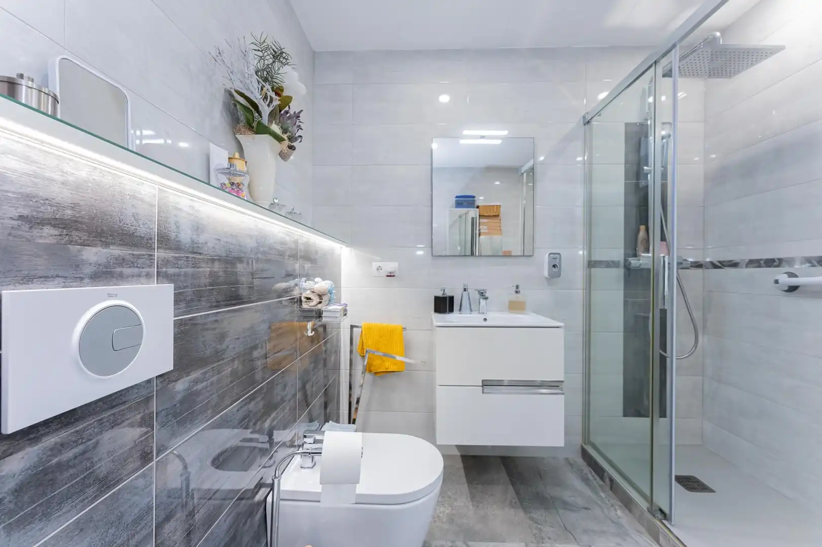 Badezimmer von Wohnung zum Verkauf in Viladecans mit Klimaanlage, Heizung und Parkett