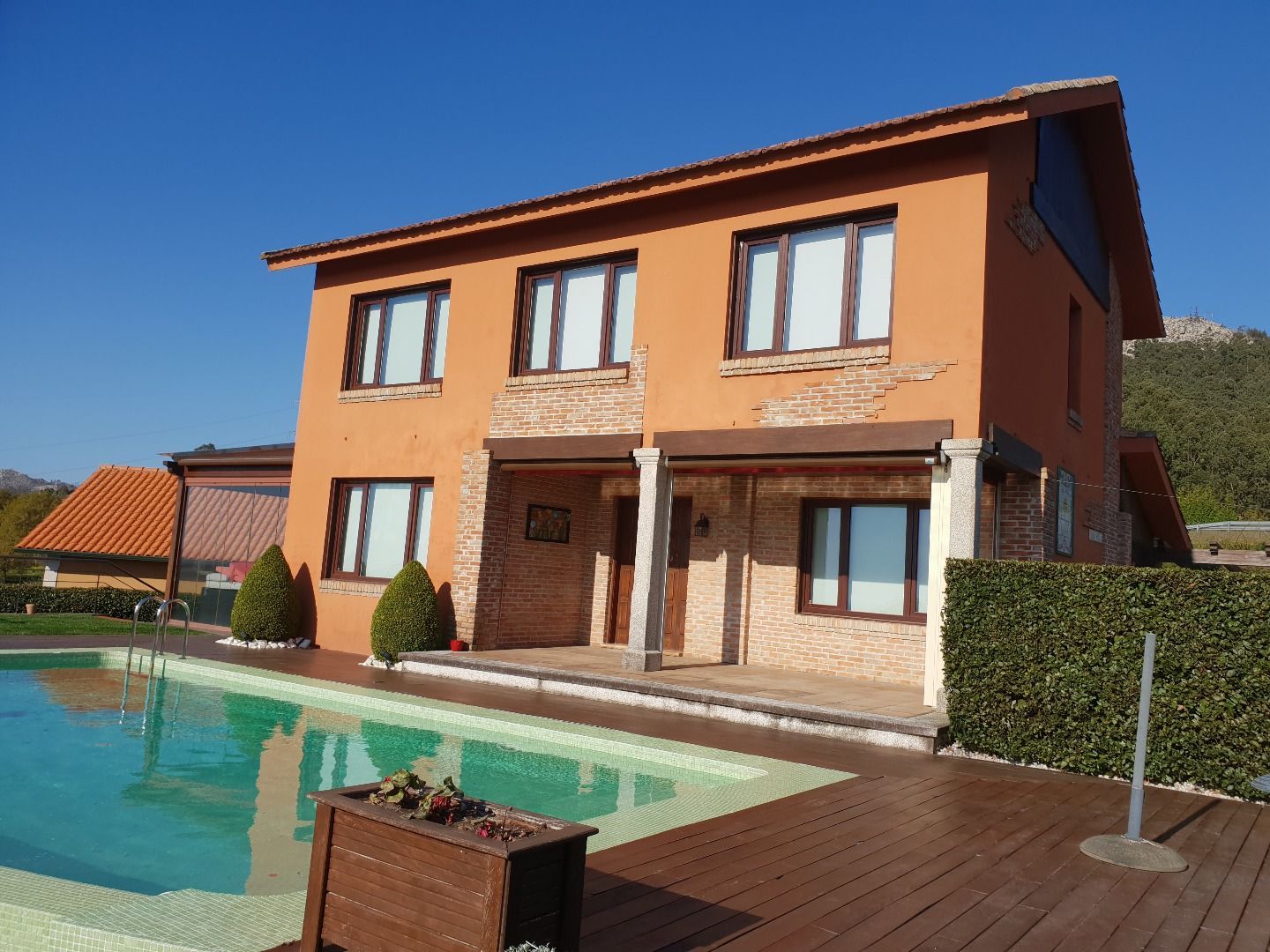 Vista exterior de Casa o xalet en venda en Nigrán amb Jardí privat, Parquet i Piscina
