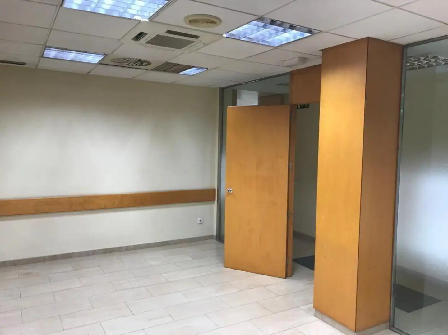 Geschaftsraum zur Miete in Carrer de Lleida, Sagnier - Plaça de Catalunya