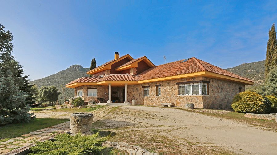 House or chalet for sale in Calle Gargantilla, Hoyo de Manzanares