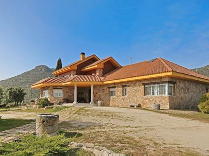 Exterior view of House or chalet for sale in Hoyo de Manzanares  with Private garden, Terrace and Swimming Pool