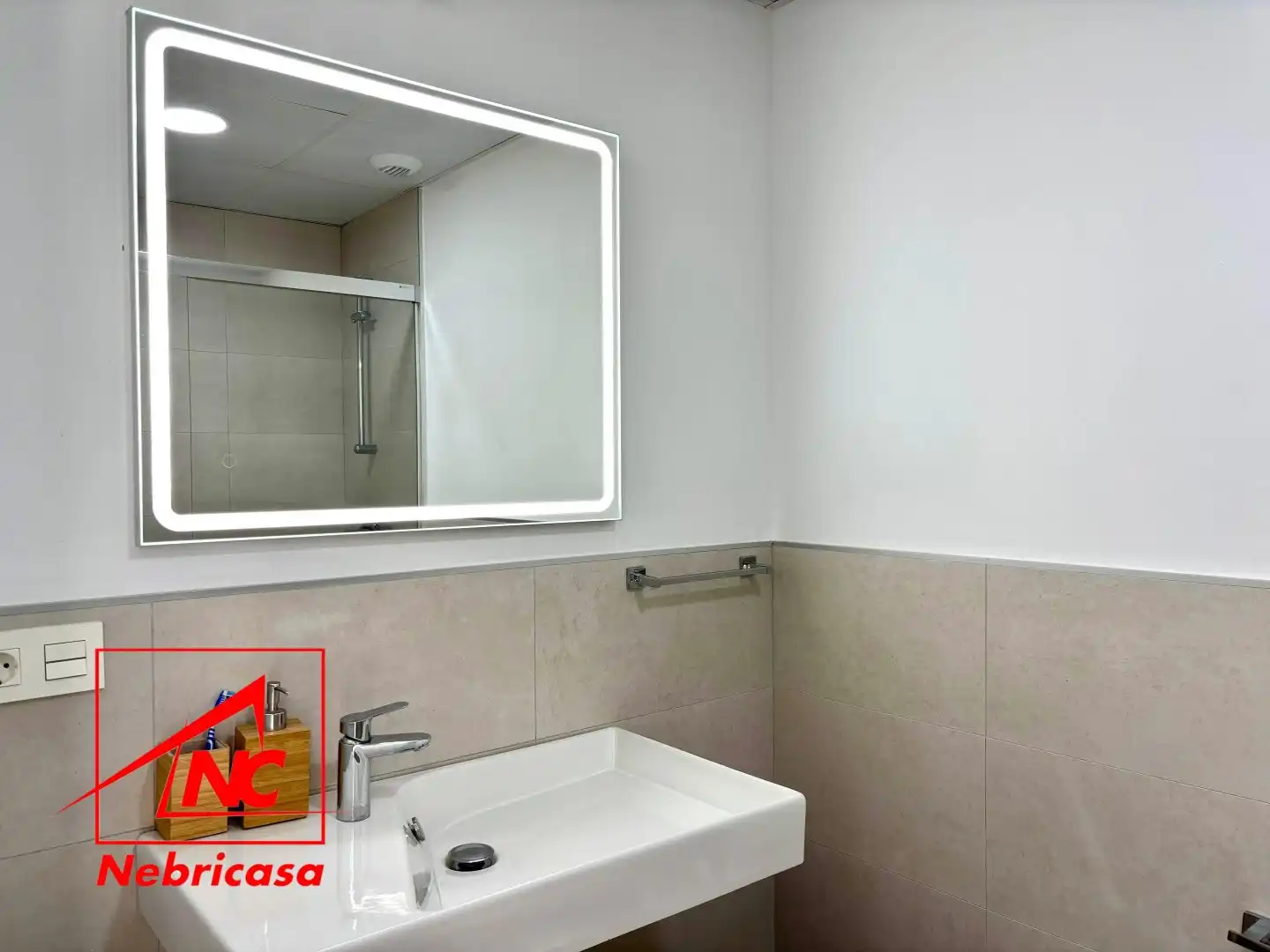 Baño de Dúplex de alquiler en Chipiona con Aire acondicionado, Calefacción y Terraza