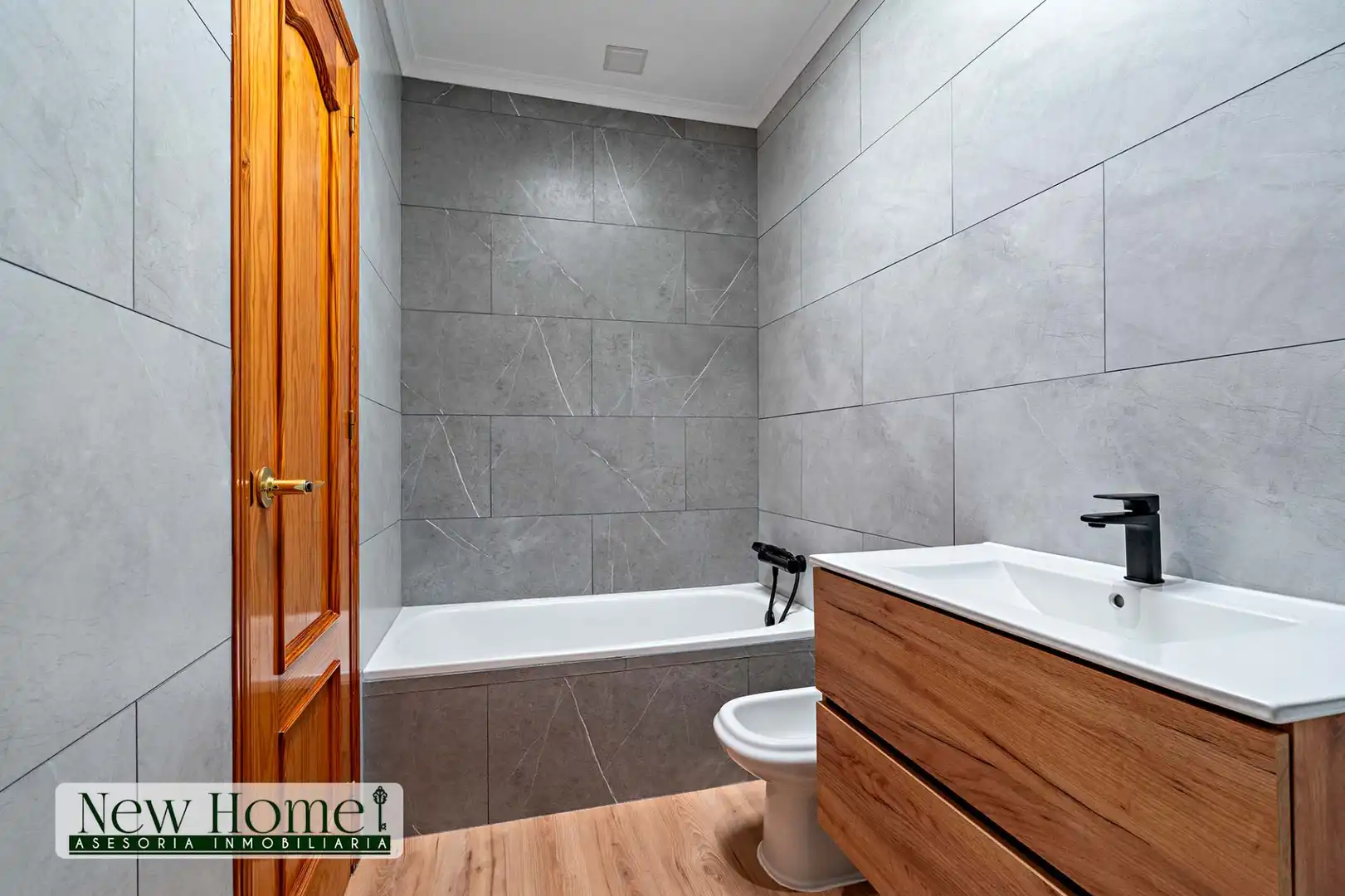 Baño de Casa adosada en venta en Roquetas de Mar con Terraza, Amueblado y Piscina comunitaria