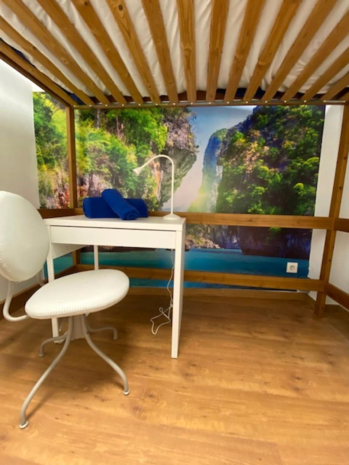 Bedroom of Flat to share in  Barcelona Capital  with Washing machine