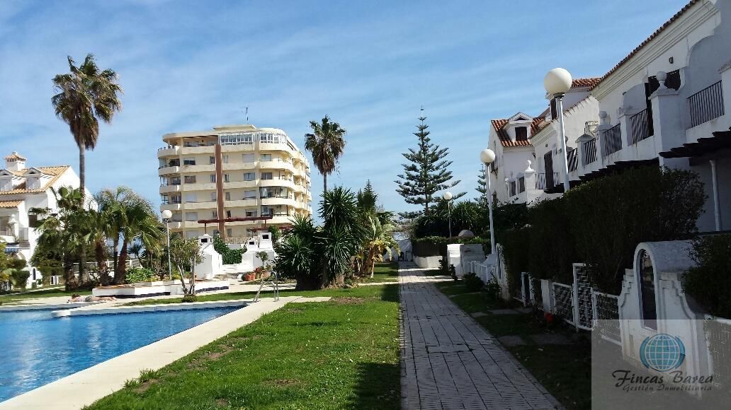 Exterior view of House or chalet for sale in Fuengirola  with Air Conditioner, Terrace and Community pool