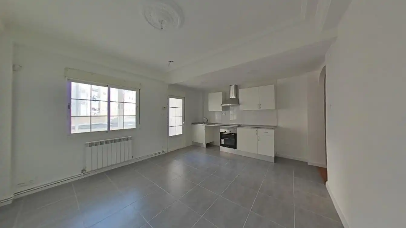Kitchen of Flat for sale in Zaragoza  with Heating, Parquet flooring and Oven