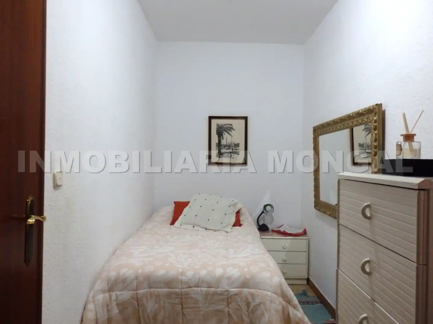Dormitori de Àtic en venda en L'Hospitalet de Llobregat amb Aire condicionat, Terrassa i Forn