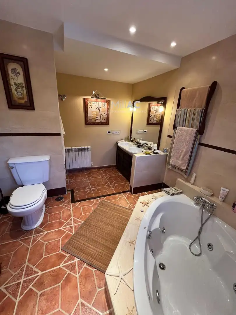 Bathroom of Houses for sale in El Espinar  with Heating, Private garden and Terrace