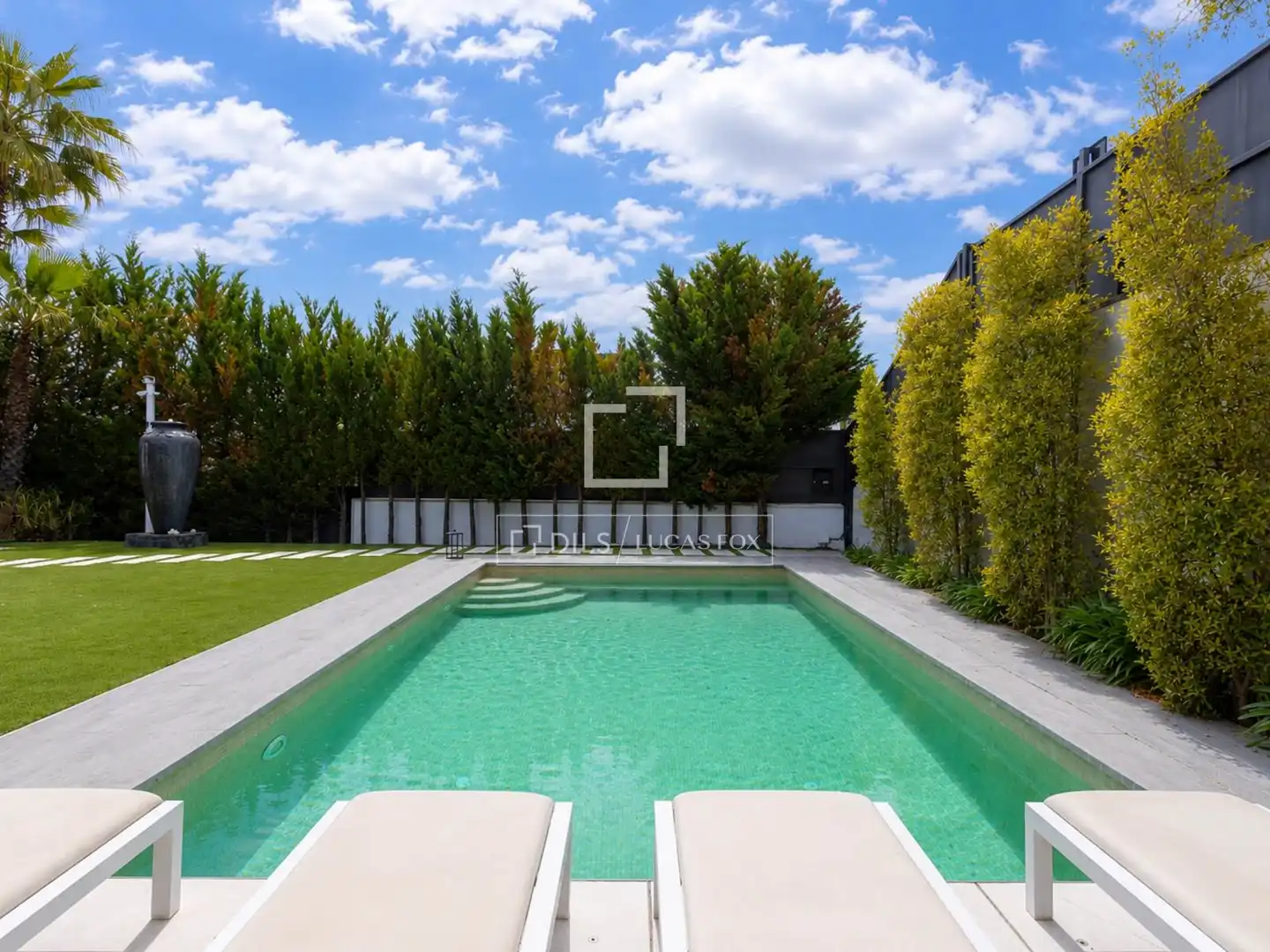 Piscina de Casa o xalet en venda en Mataró amb Aire condicionat, Calefacció i Jardí privat
