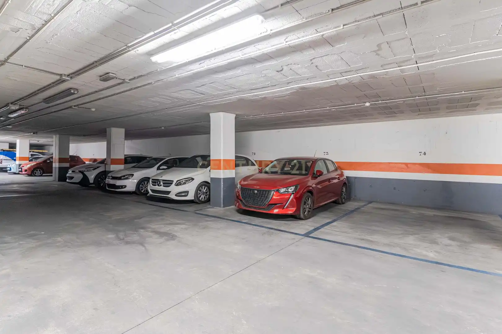 Aparcament de Apartament en venda en Granada amb Aire condicionat, Traster i Piscina