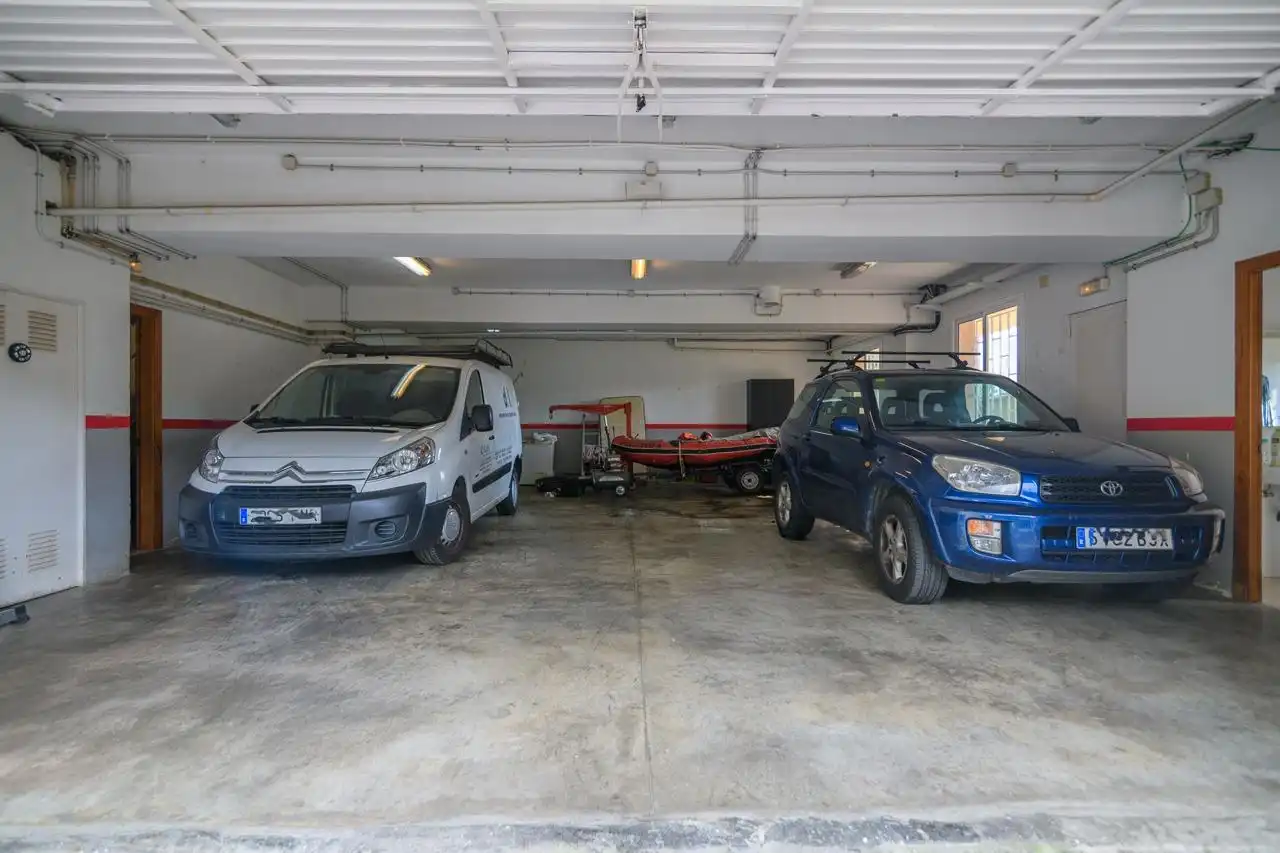 Parking of Houses for sale in Sabadell  with Air Conditioner, Heating and Terrace