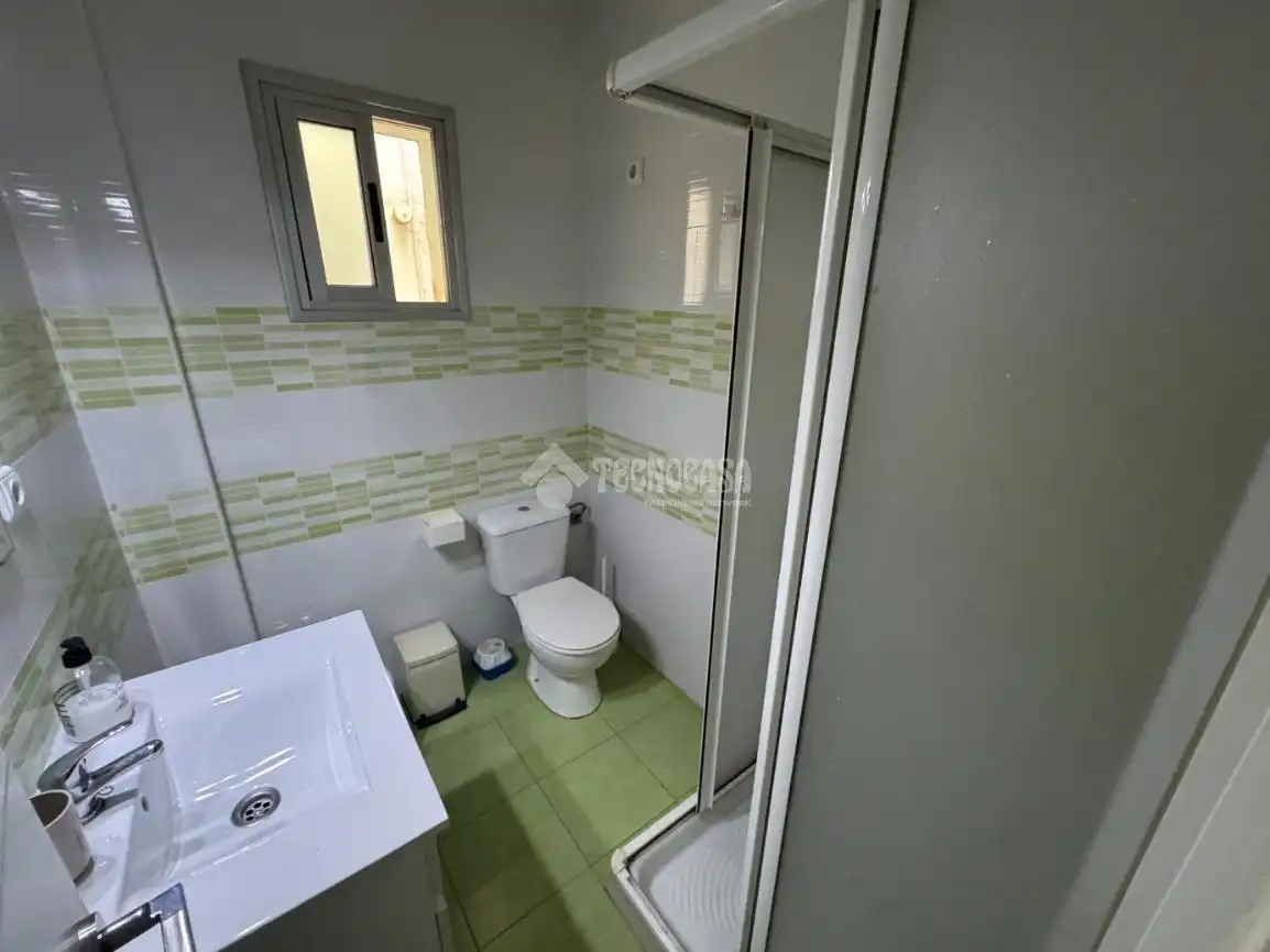 Bathroom of Flat for sale in Sevilla  with Air Conditioner