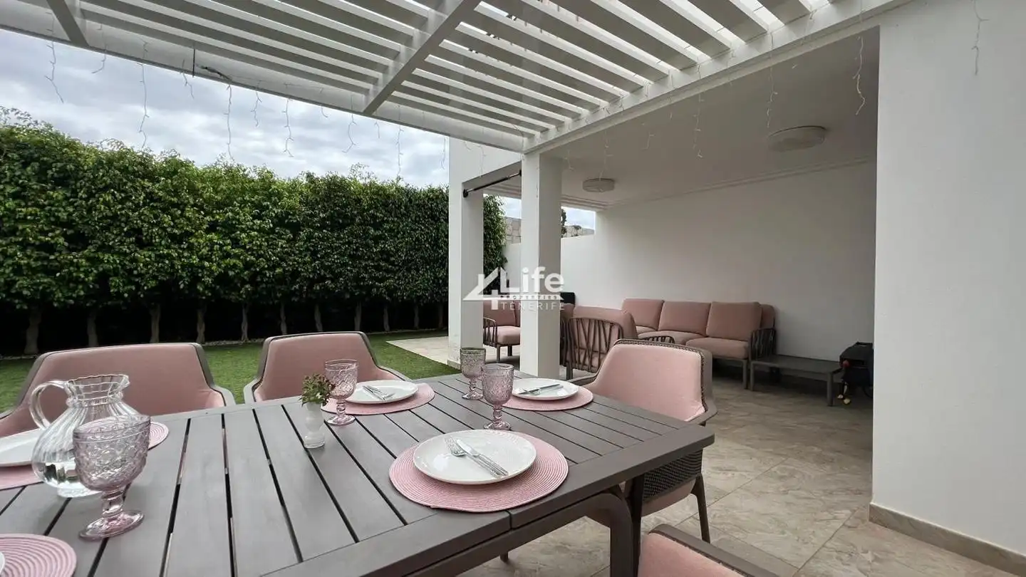 Terrasse von Erdgeschoss zum Verkauf in Adeje mit Klimaanlage, Terrasse und Möbliert