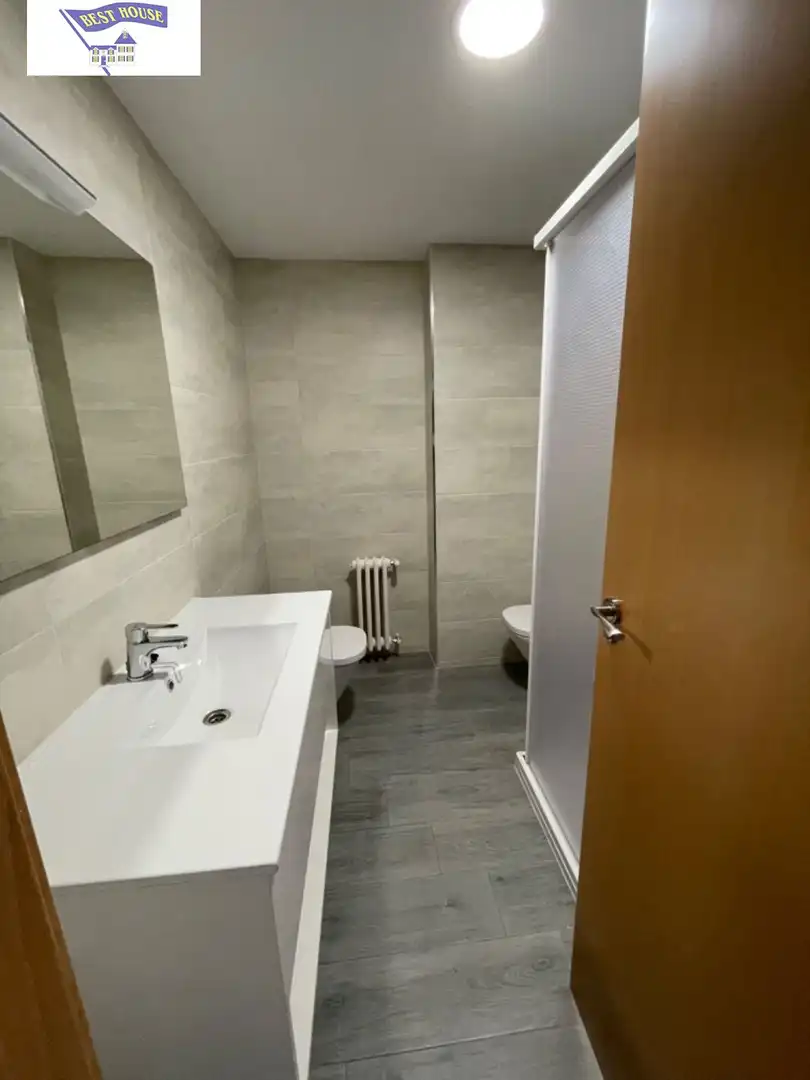 Badezimmer von Erdgeschoss zur Miete in Albacete mit Heizung und Balkon