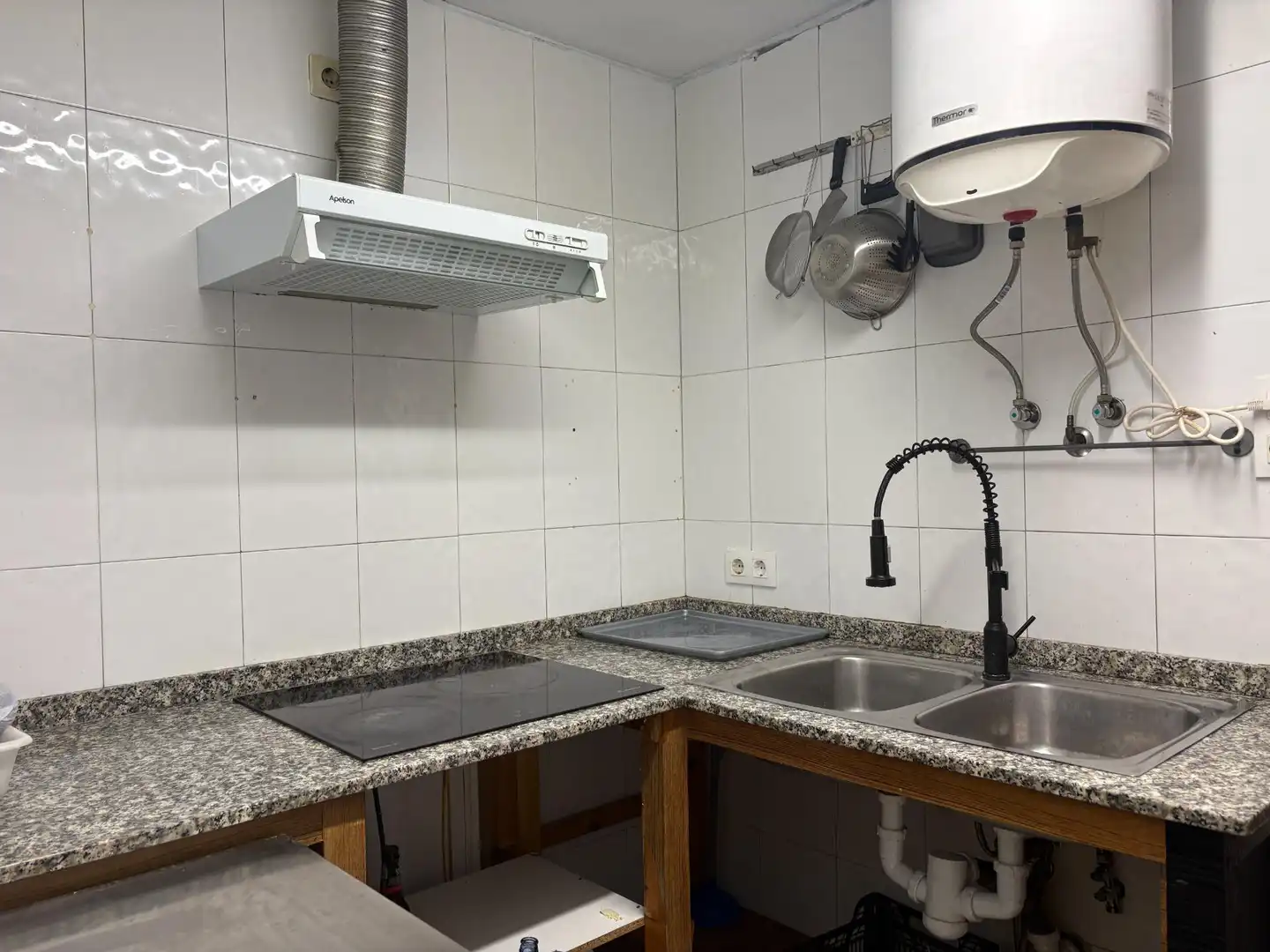 Küche von Geschaftsraum zur Miete in Oviedo  mit Möbliert