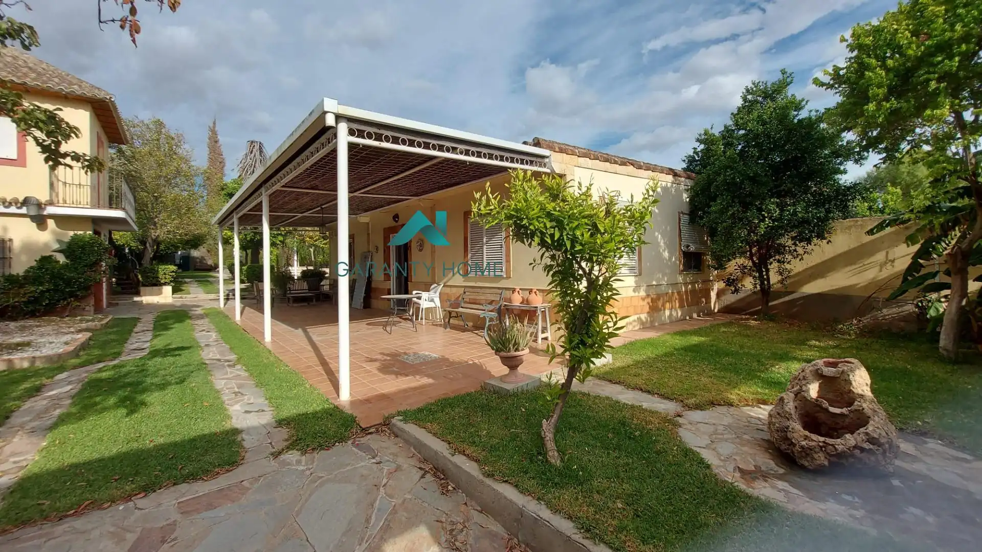 Jardí de Casa o xalet en venda en Dos Hermanas amb Aire condicionat, Jardí privat i Traster