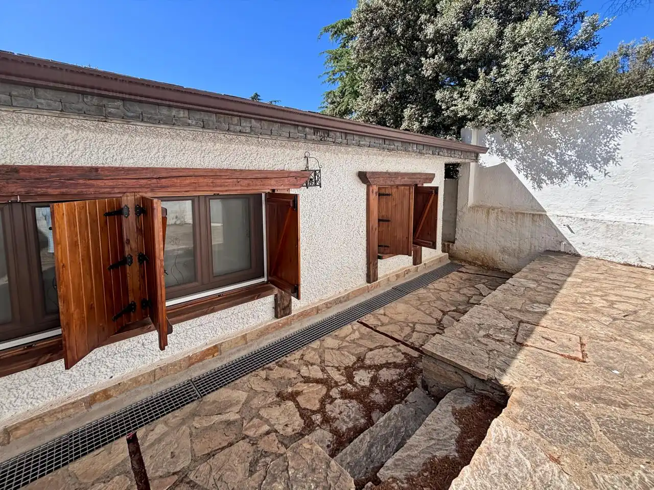 Vista exterior de Casa o xalet en venda en El Escorial amb Calefacció, Jardí privat i Terrassa