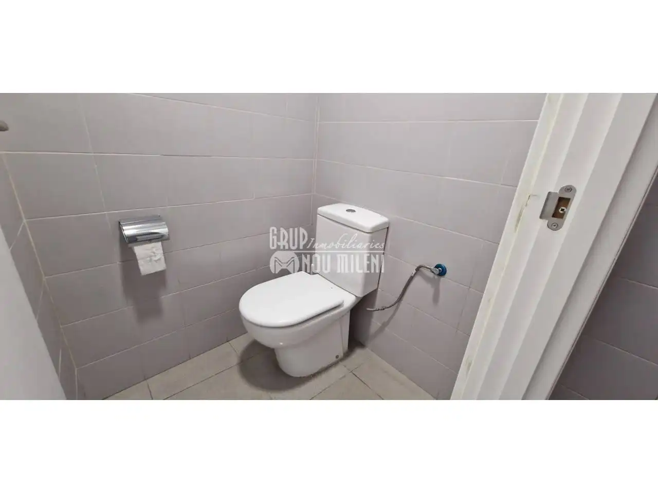 Bathroom of Commercial properties for rent in Catarroja  with Air Conditioner